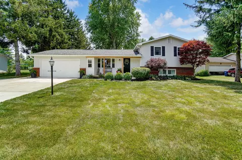 6245 White Sulphur Ct, Grove City, OH 43123