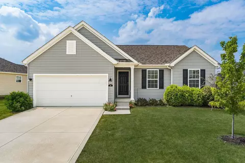 166 Chestnut Commons Dr, Commercial Point, OH 43116