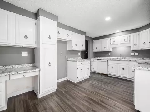 1477 Mcnaughten Rd, Columbus, OH 43232