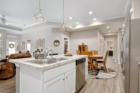 Kitchen - 414 Stoneshire Loop, Pataskala, OH 43062 photo 3 of 4