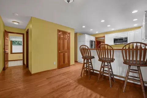 Entry Way - 692 Alpine Cir, Heath, OH 43056 photo 4 of 4