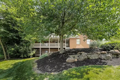 692 Alpine Cir, Heath, OH 43056