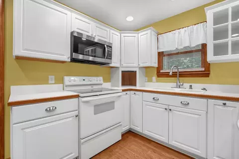 Kitchen - 692 Alpine Cir, Heath, OH 43056 photo 2 of 3