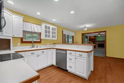 Kitchen - 692 Alpine Cir, Heath, OH 43056 photo 1 of 3