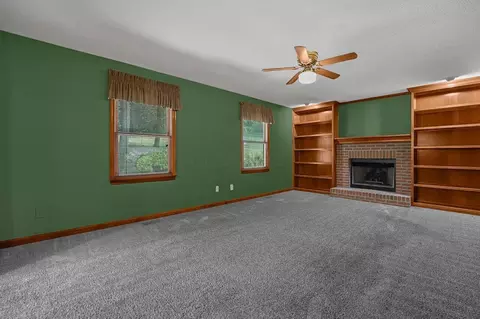 Living - 692 Alpine Cir, Heath, OH 43056 photo 3 of 3