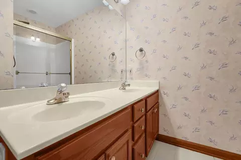 Bath - 692 Alpine Cir, Heath, OH 43056 photo 5 of 6