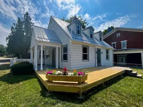 157 W Mound St, Circleville, OH 43113
