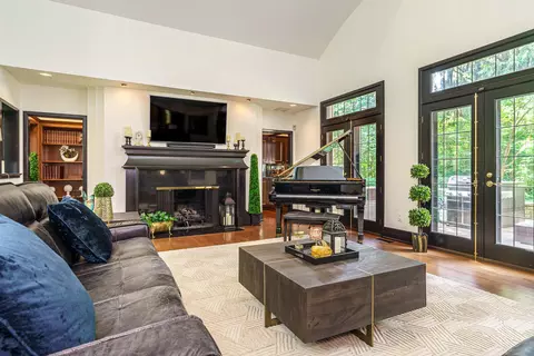 Living - 2170 E Broad St, Columbus, OH 43209 photo 12 of 13