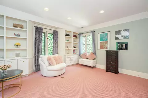 Bedroom - 2170 E Broad St, Columbus, OH 43209 photo 3 of 6