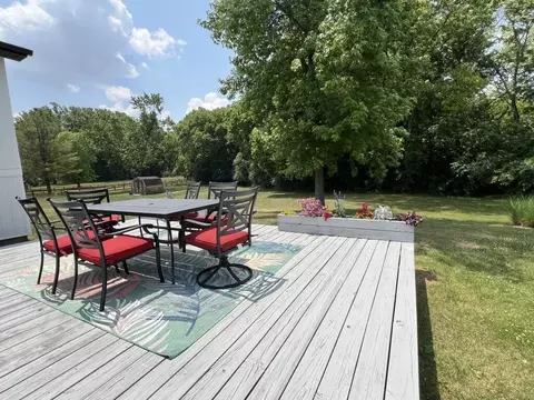 Exterior - 149 Rustic Dr, Circleville, OH 43113 photo 6 of 7