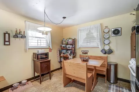 Dining - 3880 Eakin Rd, Columbus, OH 43228 photo 1 of 1