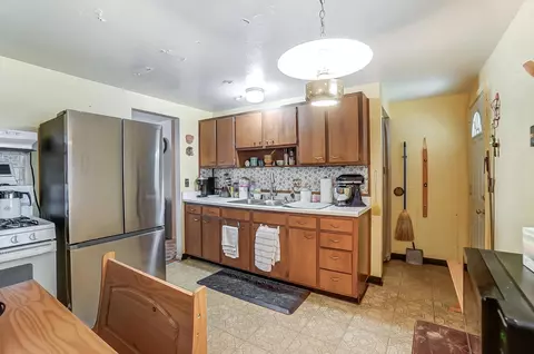 Kitchen - 3880 Eakin Rd, Columbus, OH 43228 photo 1 of 4
