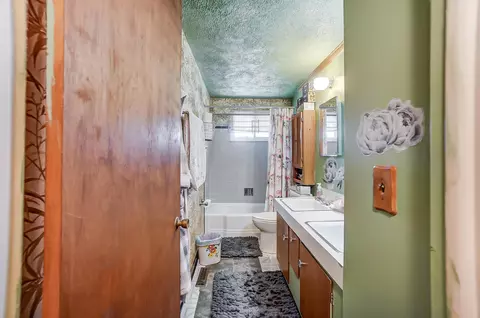 Bath - 3880 Eakin Rd, Columbus, OH 43228 photo 1 of 5