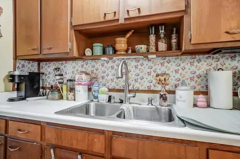 Kitchen - 3880 Eakin Rd, Columbus, OH 43228 photo 3 of 4