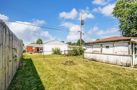 Exterior - 3880 Eakin Rd, Columbus, OH 43228 photo 4 of 8