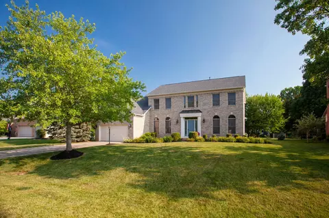 3023 Nantucket Dr, Lewis Center, OH 43035