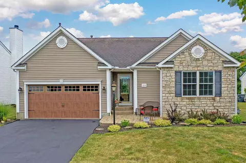 3210 Weeping Spruce Dr, Grove City, OH 43123