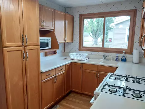 Kitchen - 727 Spring St, Greenfield, OH 45123 photo 2 of 2