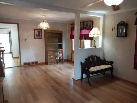 Living - 727 Spring St, Greenfield, OH 45123 photo 2 of 5