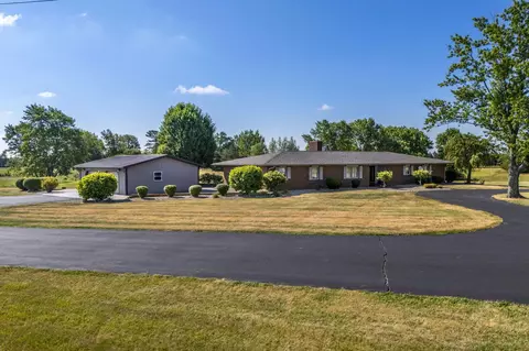 23470 Mouser Rd, New Holland, OH 43145