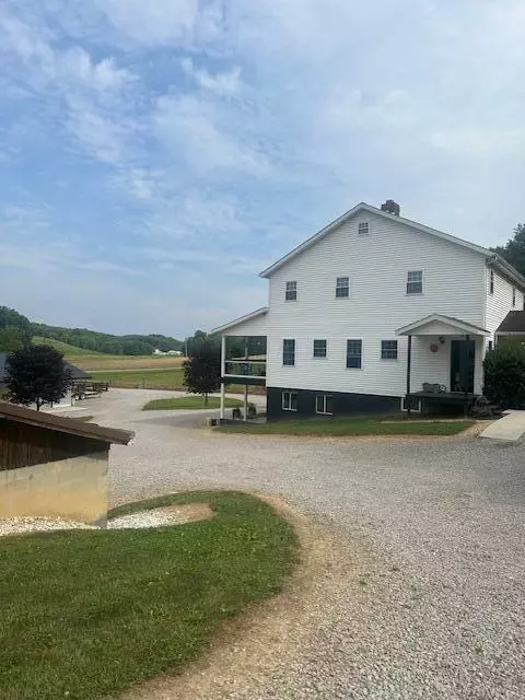 3379 Four Mile Rd, Jackson, OH 45640 photo 3