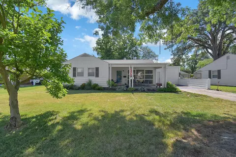 247 Merriman Dr, West Jefferson, OH 43162