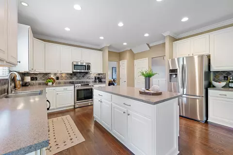 Kitchen - 7708 Windsor Dr, Dublin, OH 43016 photo 4 of 5