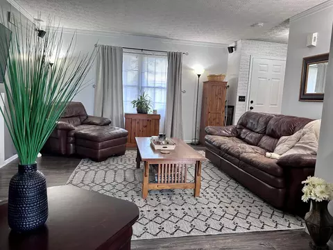 Living - 9180 Drum Pl, Orient, OH 43146 photo 2 of 2