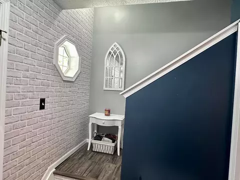 Entry Way - 9180 Drum Pl, Orient, OH 43146 photo 1 of 2