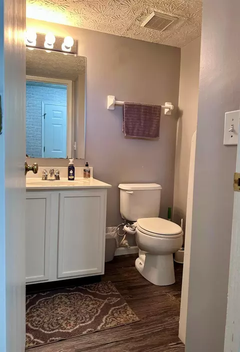 Bath - 9180 Drum Pl, Orient, OH 43146 photo 1 of 3