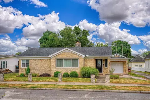 212 E Mound St, Circleville, OH 43113
