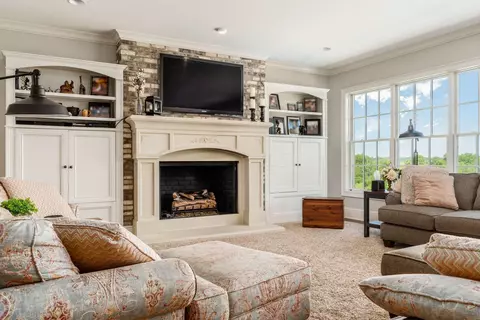 Living - 3732 Wheeling Rd, Lancaster, OH 43130 photo 3 of 7