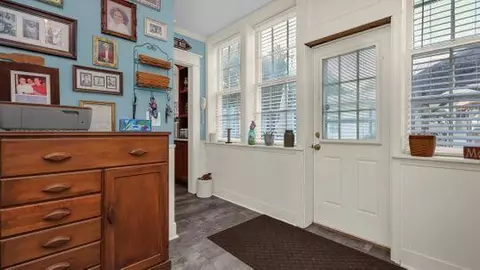 Entry Way - 150 Watt St, Circleville, OH 43113 photo 3 of 4