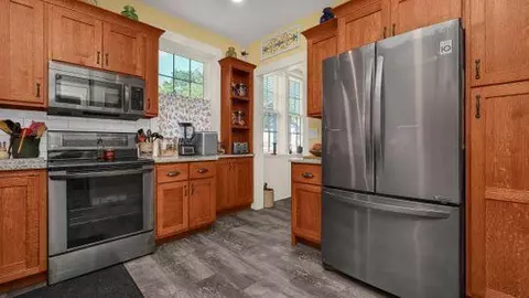 Kitchen - 150 Watt St, Circleville, OH 43113 photo 2 of 2