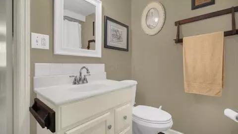 Bath - 150 Watt St, Circleville, OH 43113 photo 2 of 3