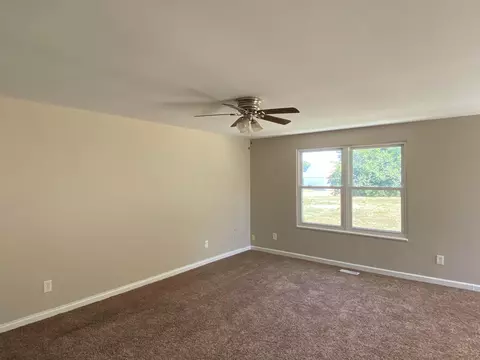 Living - 535 Commanche Ct, Circleville, OH 43113 photo 1 of 2