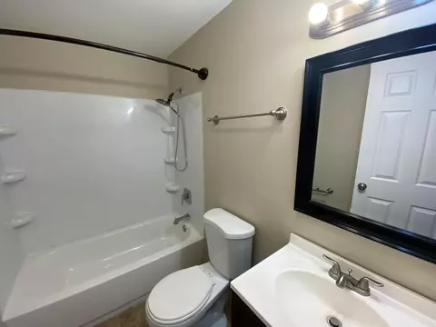 Bath - 535 Commanche Ct, Circleville, OH 43113 photo 1 of 1