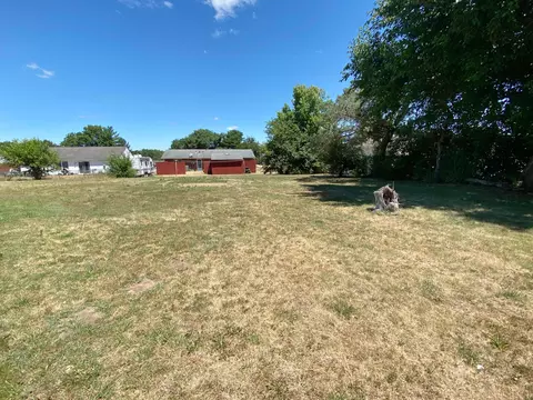 Exterior - 535 Commanche Ct, Circleville, OH 43113 photo 4 of 5