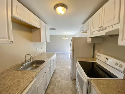 Kitchen - 535 Commanche Ct, Circleville, OH 43113 photo 2 of 2