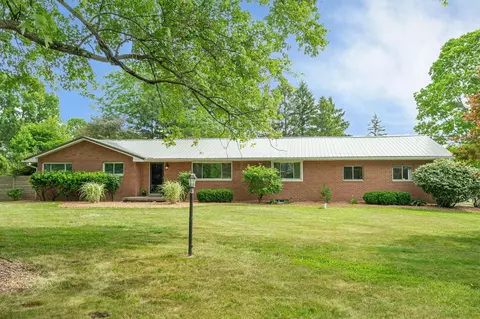 3930 Scotsfield Dr, Columbus, OH 43230