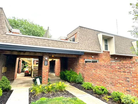 1557 Lafayette Dr #B, Upper Arlington, OH 43220
