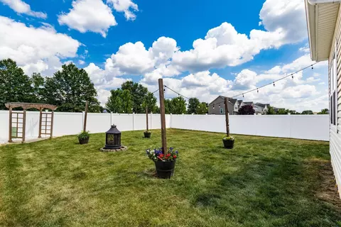 Exterior - 662 Wallace Dr, Delaware, OH 43015 photo 5 of 6