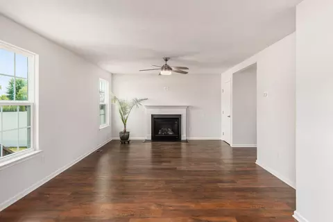 Living - 662 Wallace Dr, Delaware, OH 43015 photo 1 of 2