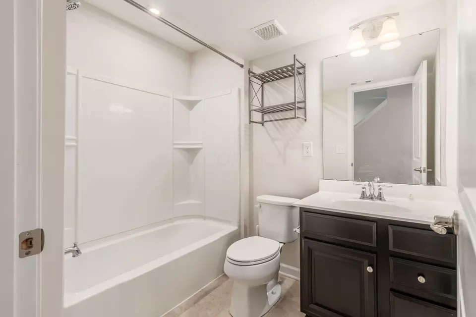 Bath - 662 Wallace Dr, Delaware, OH 43015 photo 3 of 3
