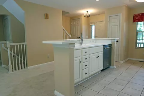 Kitchen - 5899 Dunabbey Loop, Dublin, OH 43017 photo 3 of 5
