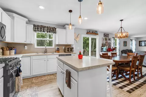 Kitchen - 244 Rolling Acre Dr, Lithopolis, OH 43136 photo 3 of 4