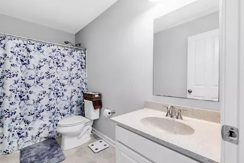 Bath - 244 Rolling Acre Dr, Lithopolis, OH 43136 photo 2 of 4