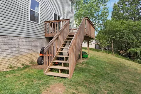 Exterior - 244 Rolling Acre Dr, Lithopolis, OH 43136 photo 7 of 10