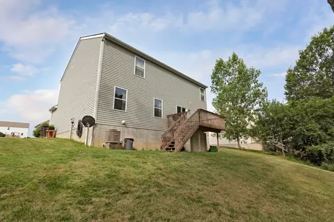 Exterior - 244 Rolling Acre Dr, Lithopolis, OH 43136 photo 6 of 10