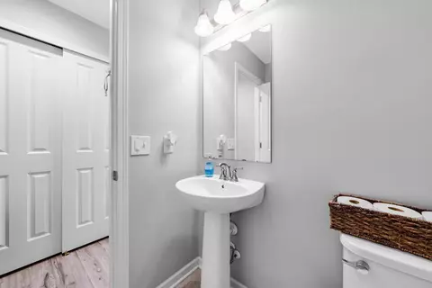 Entry Way - 244 Rolling Acre Dr, Lithopolis, OH 43136 photo 2 of 4
